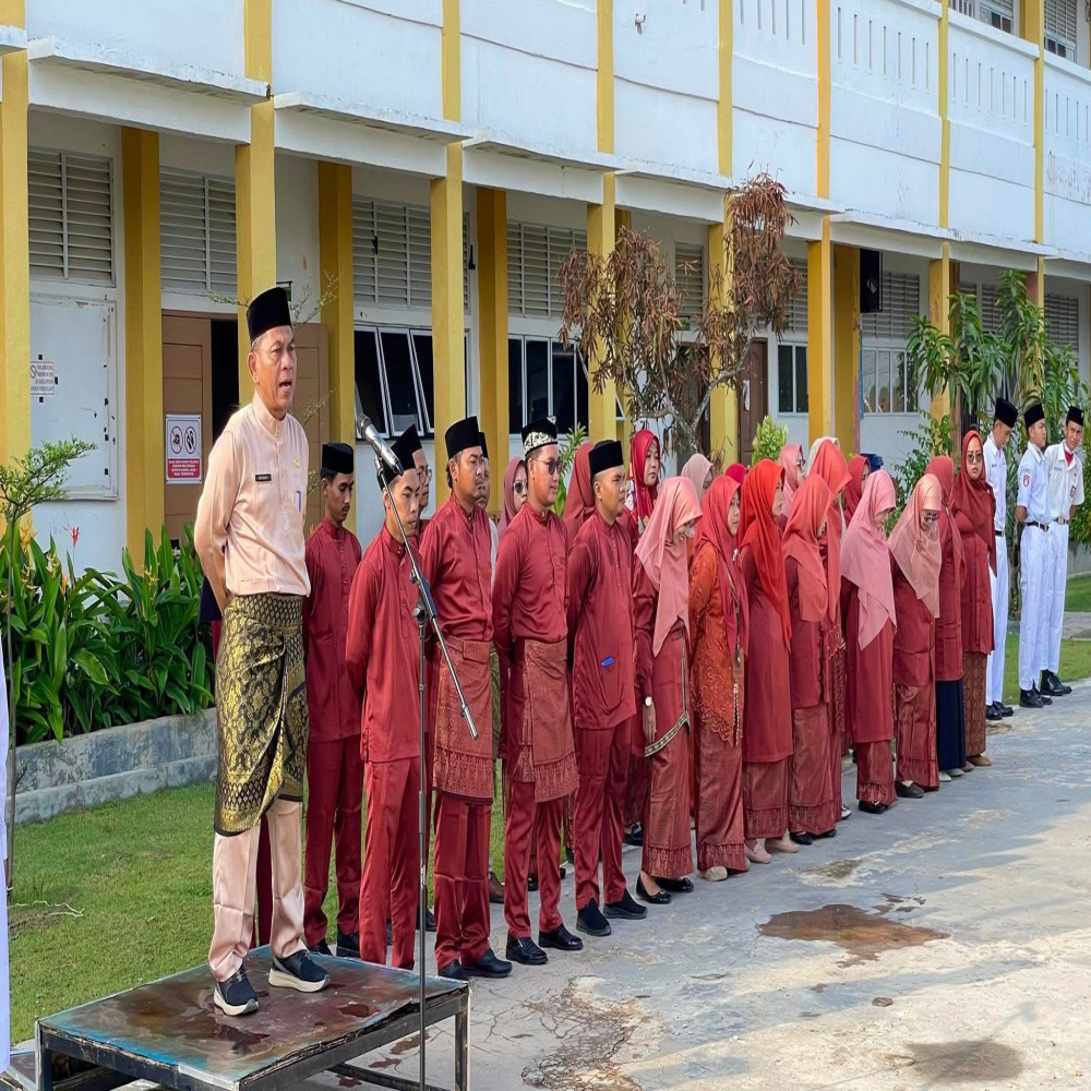 Peringati HUT Provinsi Kepulauan Riau, SMAN 26 Batam Gelar Upacara Bendera