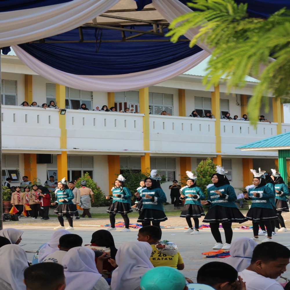 Penampilan Ekskul Marching Band Pada Penutupan MPLS SMA Negeri 26 Batam Tahun 2025